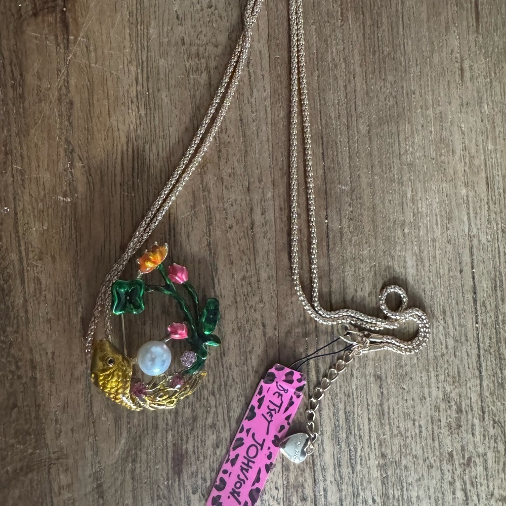 Betsey Johnson Gold and Green Fish Pendant Necklace - Picture 4 of 5